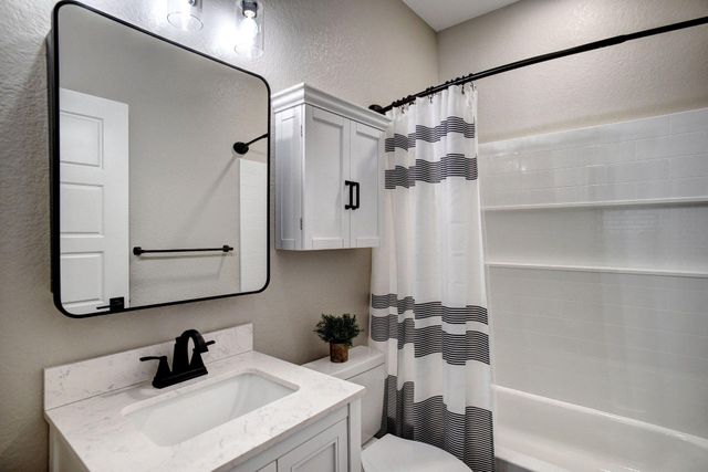 121 S Kanaio DR, Bastrop, TX 78602