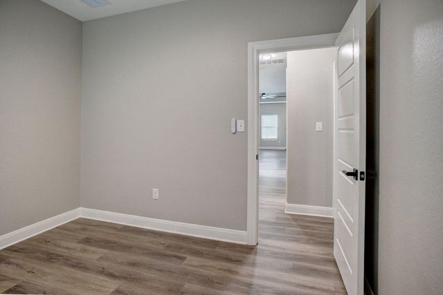 121 S Kanaio DR, Bastrop, TX 78602