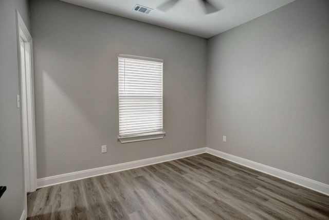 121 S Kanaio DR, Bastrop, TX 78602