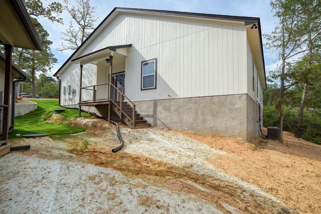121 S Kanaio DR, Bastrop, TX 78602