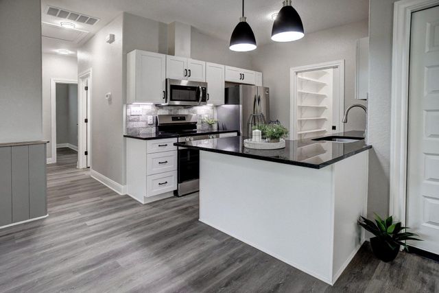 121 S Kanaio DR, Bastrop, TX 78602