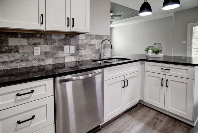 121 S Kanaio DR, Bastrop, TX 78602