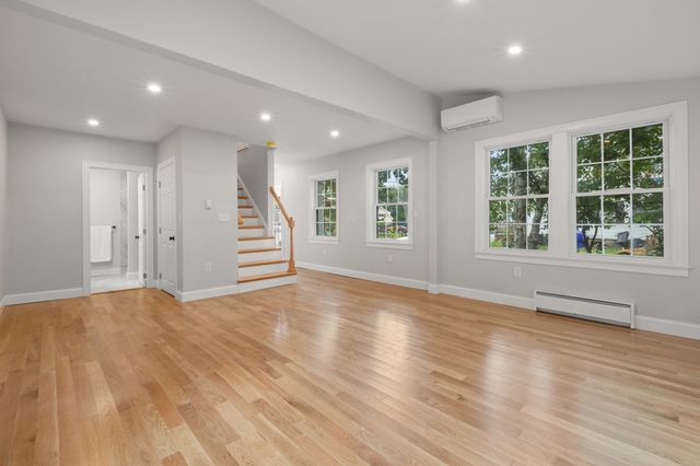 13 Estes Street, Ipswich, MA 01938