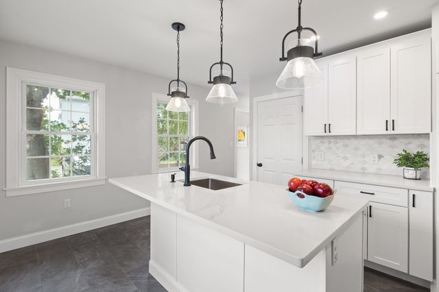 13 Estes Street, Ipswich, MA 01938