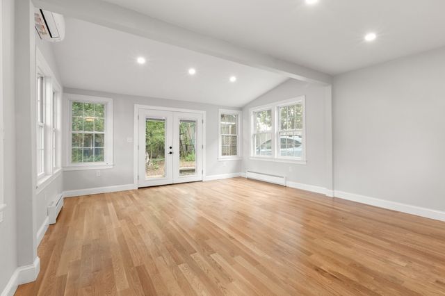 13 Estes Street, Ipswich, MA 01938