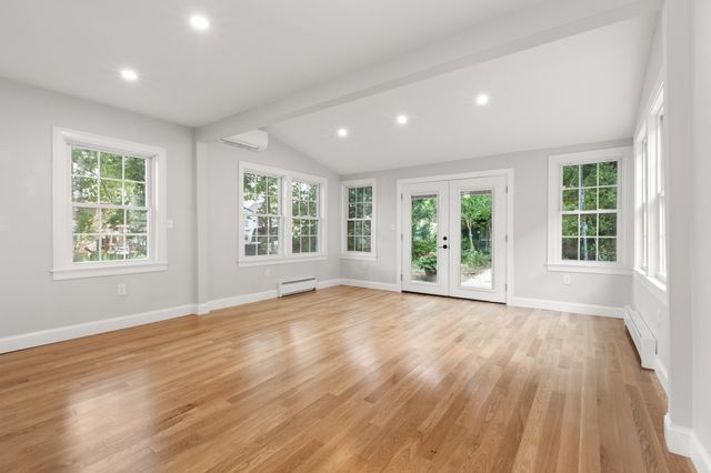 13 Estes Street, Ipswich, MA 01938