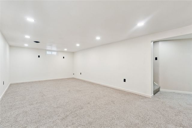 102 Patricia Lane NW, Cedar Rapids, IA 52405