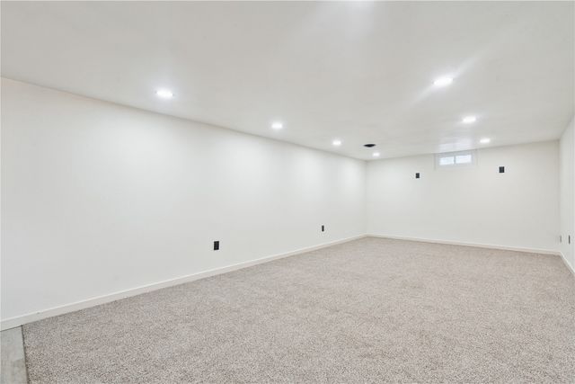 102 Patricia Lane NW, Cedar Rapids, IA 52405