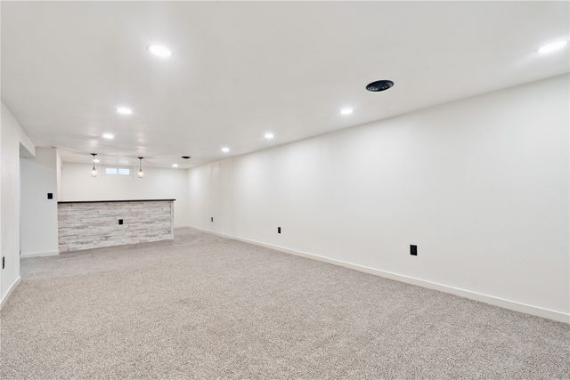 102 Patricia Lane NW, Cedar Rapids, IA 52405