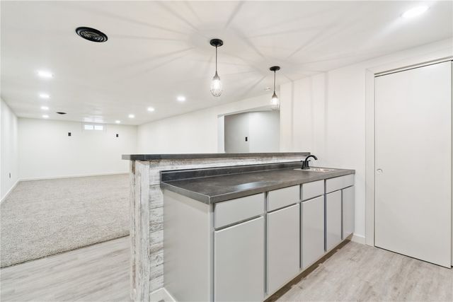 102 Patricia Lane NW, Cedar Rapids, IA 52405