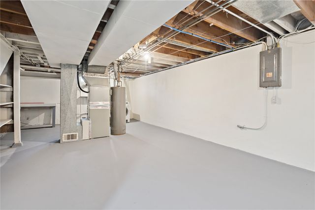 102 Patricia Lane NW, Cedar Rapids, IA 52405