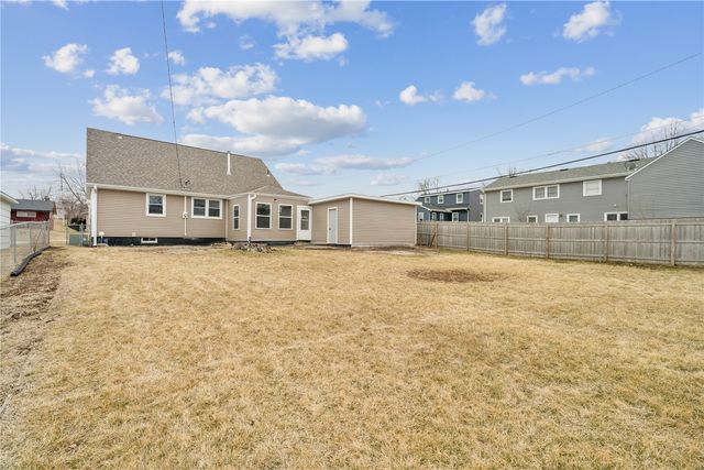 102 Patricia Lane NW, Cedar Rapids, IA 52405