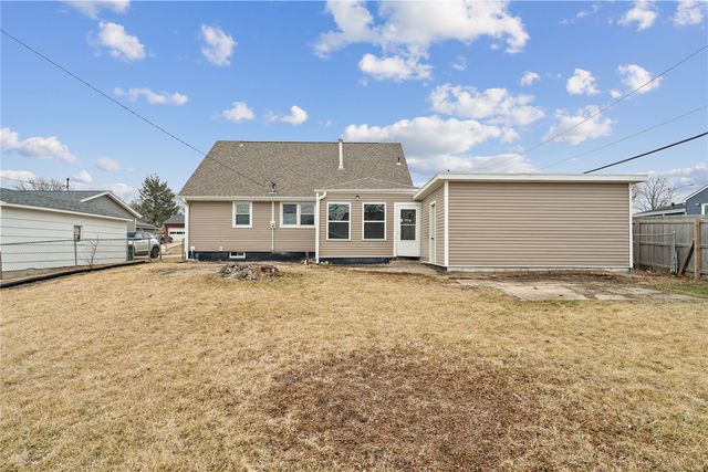 102 Patricia Lane NW, Cedar Rapids, IA 52405