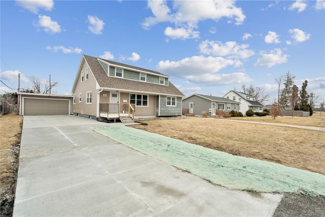 102 Patricia Lane NW, Cedar Rapids, IA 52405