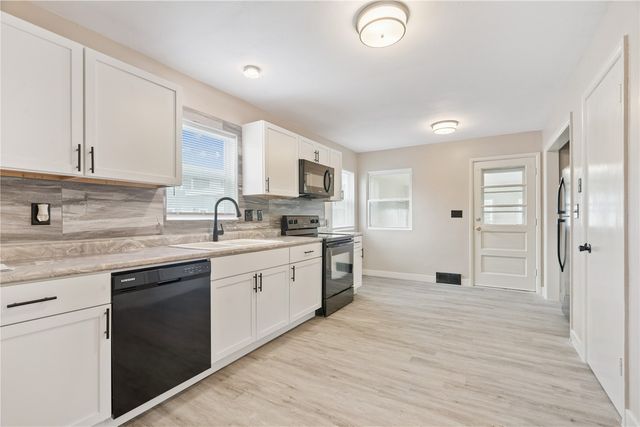 102 Patricia Lane NW, Cedar Rapids, IA 52405