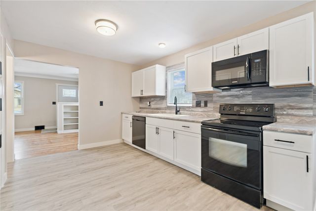 102 Patricia Lane NW, Cedar Rapids, IA 52405