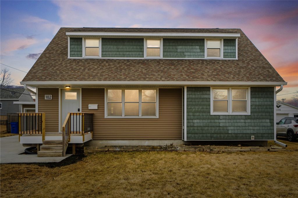 102 Patricia Lane NW, Cedar Rapids, IA 52405