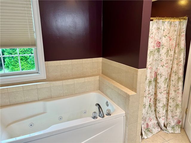 35 East Lantern Road, Smithfield, RI 02917