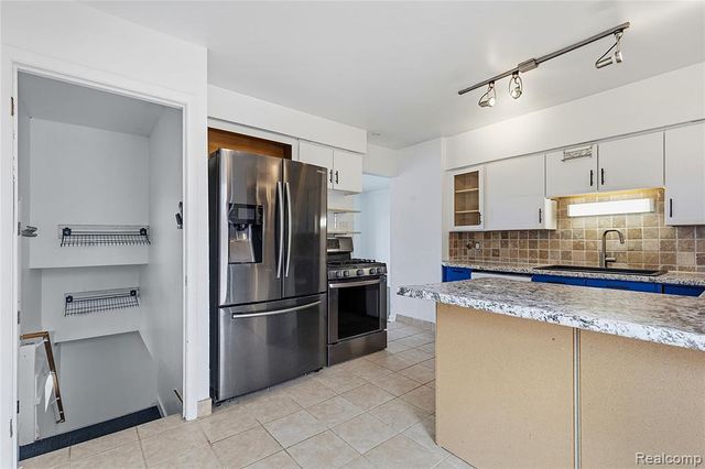 6457 Deering Street, Garden City, MI 48135