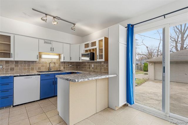 6457 Deering Street, Garden City, MI 48135