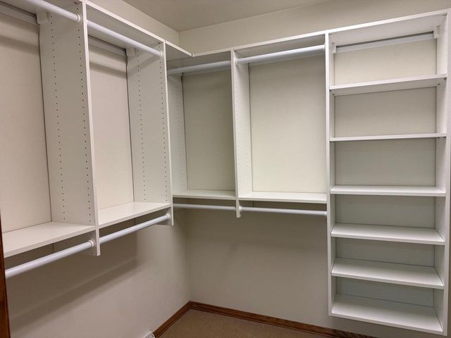 525 W WAYFARER COURT, Appleton, WI 54913