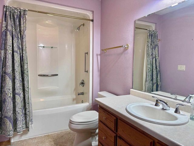 525 W WAYFARER COURT, Appleton, WI 54913