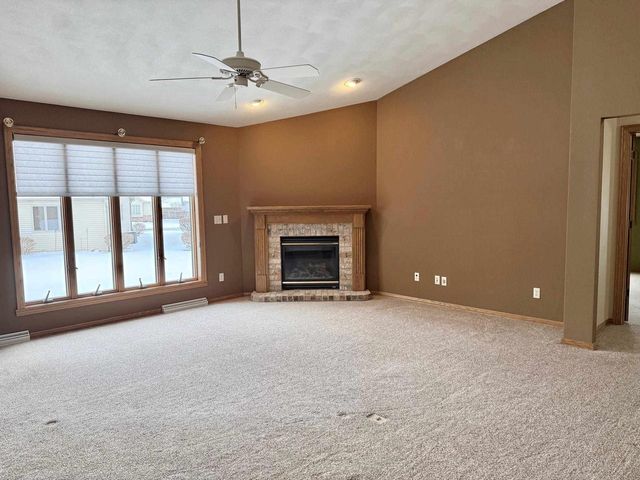 525 W WAYFARER COURT, Appleton, WI 54913