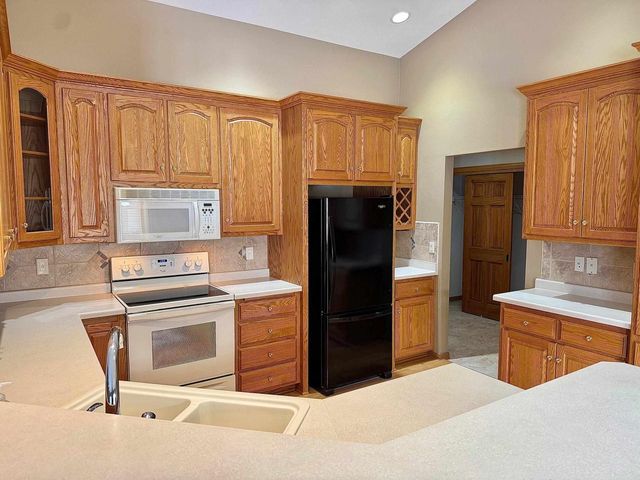 525 W WAYFARER COURT, Appleton, WI 54913