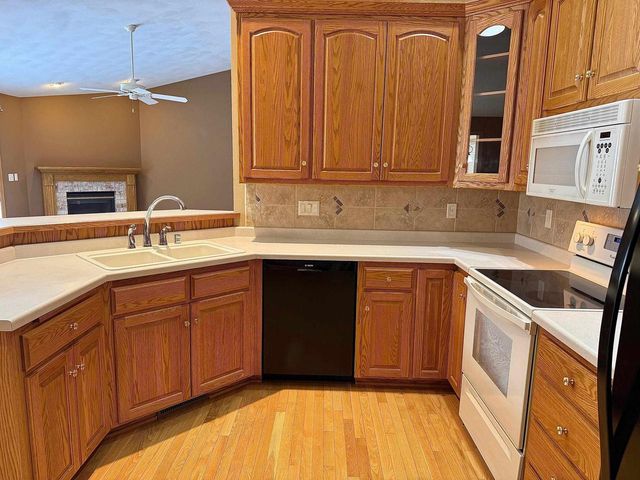 525 W WAYFARER COURT, Appleton, WI 54913