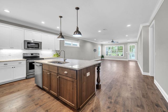 48 Oaktree Boulevard, Freeport, FL 32439