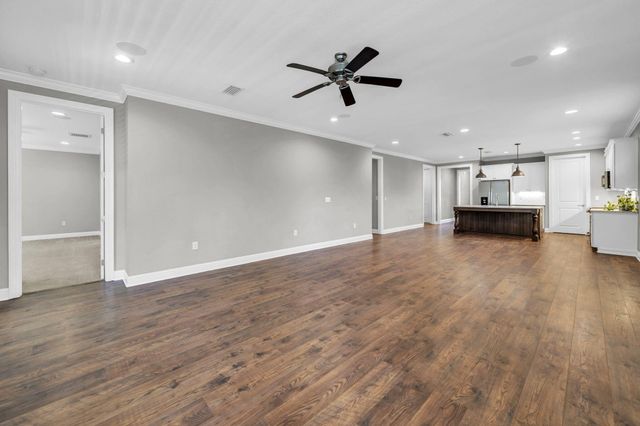 48 Oaktree Boulevard, Freeport, FL 32439
