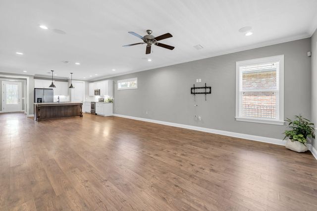 48 Oaktree Boulevard, Freeport, FL 32439