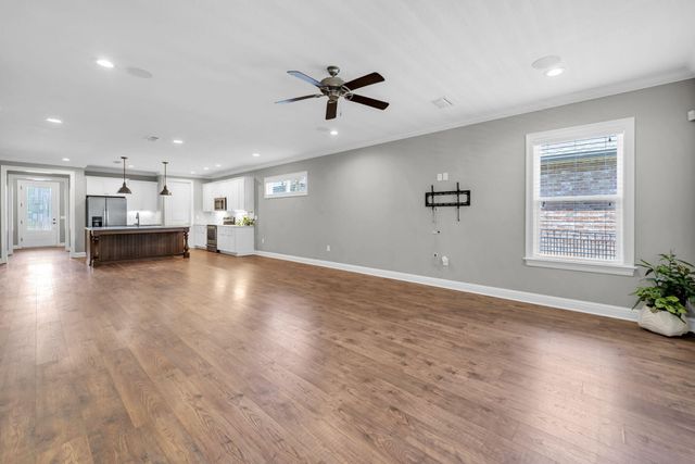 48 Oaktree Boulevard, Freeport, FL 32439