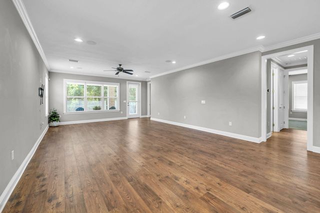 48 Oaktree Boulevard, Freeport, FL 32439