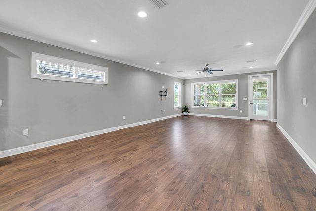 48 Oaktree Boulevard, Freeport, FL 32439