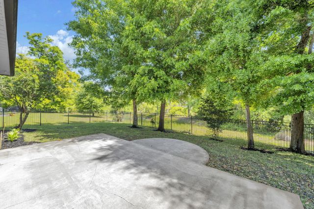 48 Oaktree Boulevard, Freeport, FL 32439