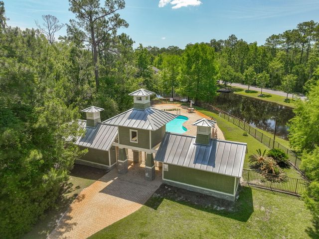 48 Oaktree Boulevard, Freeport, FL 32439