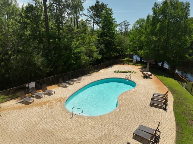 48 Oaktree Boulevard, Freeport, FL 32439