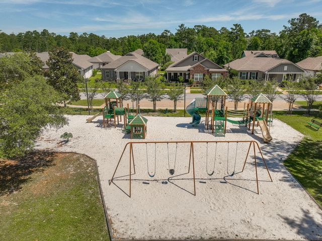 48 Oaktree Boulevard, Freeport, FL 32439