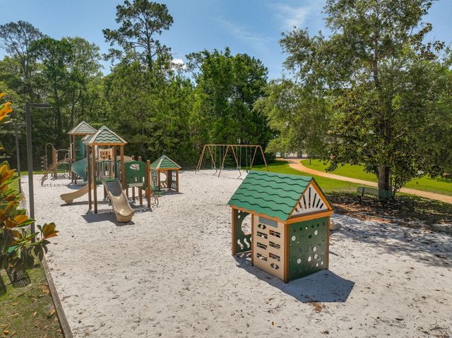 48 Oaktree Boulevard, Freeport, FL 32439