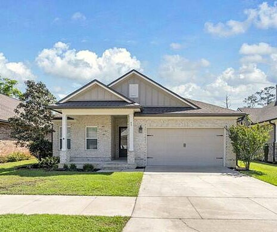 48 Oaktree Boulevard, Freeport, FL 32439