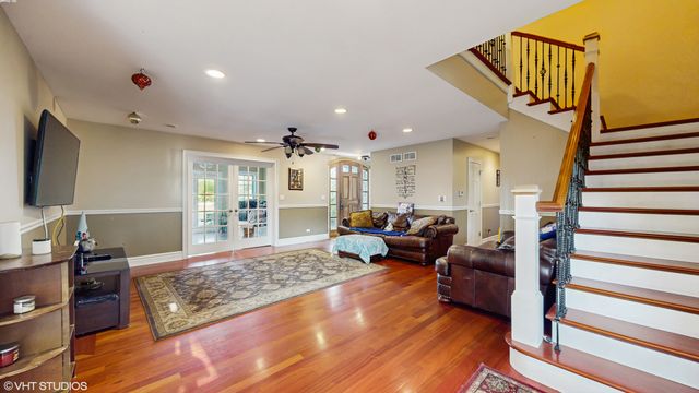 8N594 S Mclean Boulevard, South Elgin, IL 60177