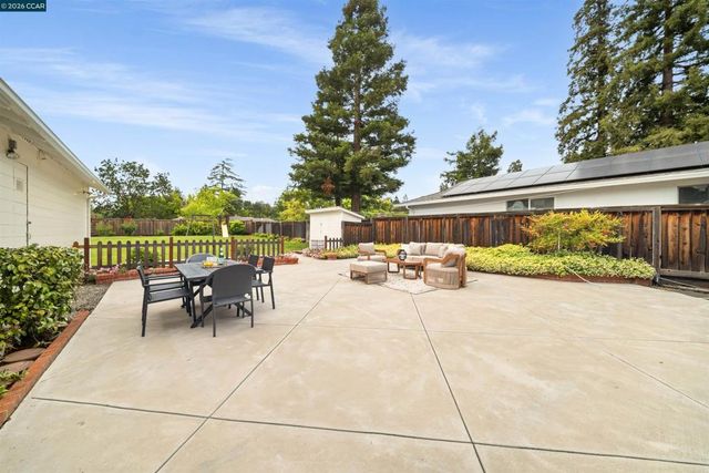 2830 Kinney Dr, Lafayette, CA 94595