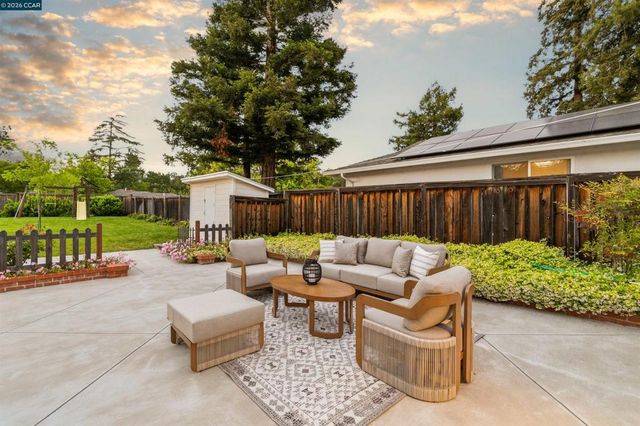 2830 Kinney Dr, Lafayette, CA 94595