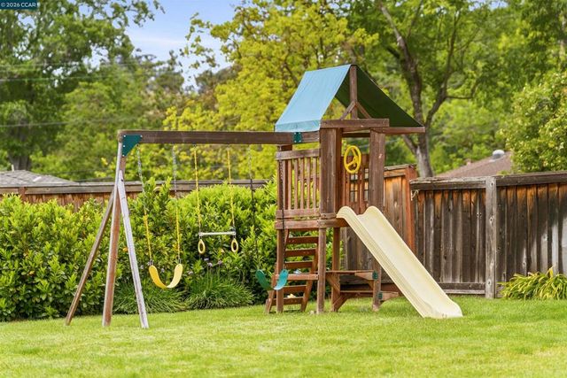 2830 Kinney Dr, Lafayette, CA 94595