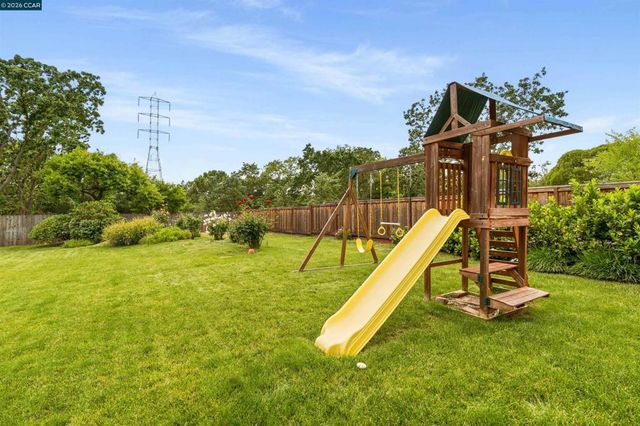 2830 Kinney Dr, Lafayette, CA 94595