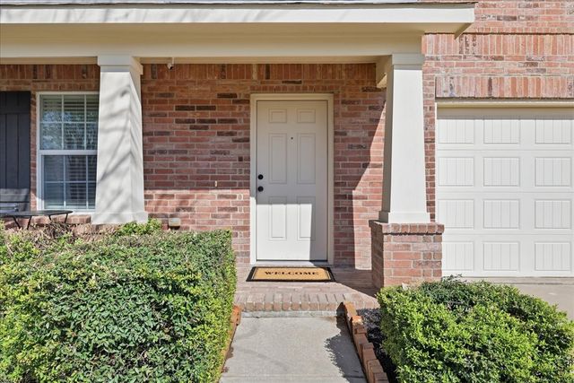 6908 Derbyshire Drive, Fort Worth, TX 76137