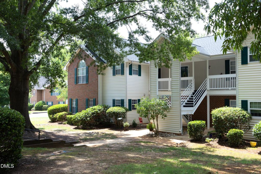 1112 Renshaw Court, Cary, NC 27518