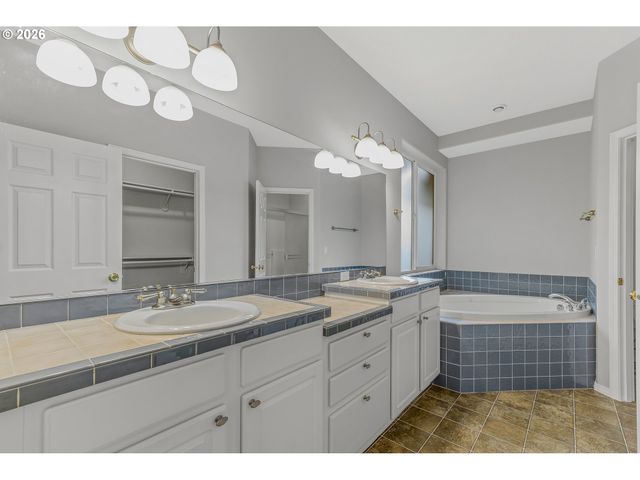 14223 Nw 28TH Pl, Vancouver, WA 98685