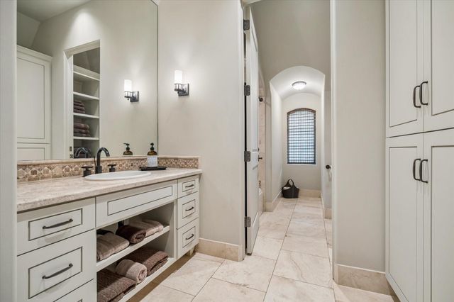 7615 Bryonwood Drive, Houston, TX 77055